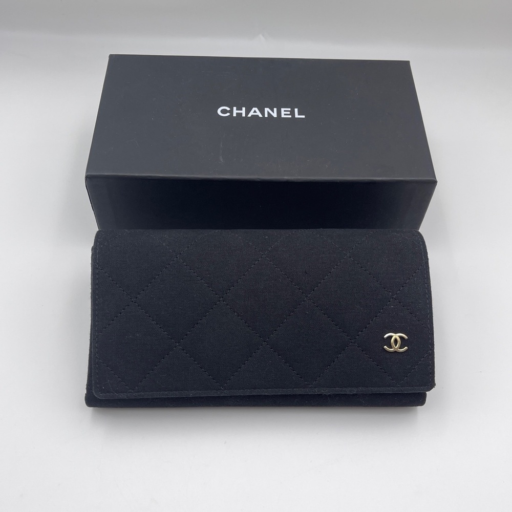 CHANEL Black Glasses Sunglasses Soft Case and box Quilted Fabric Gold CC Logo